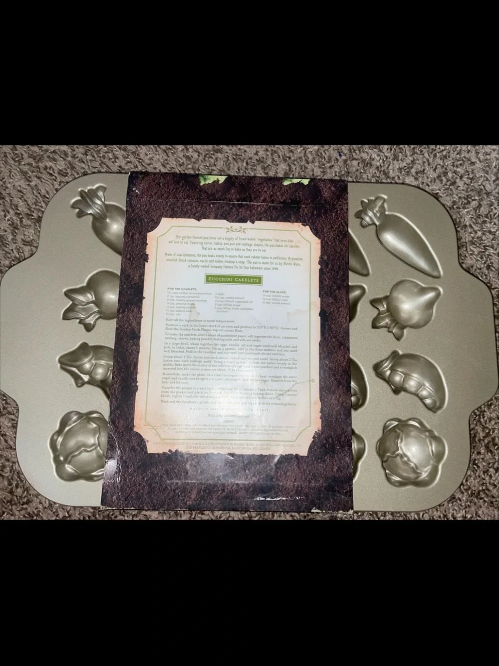 Williams Sonoma Garden Patch Plaque Baking Pan - Metallic Gold